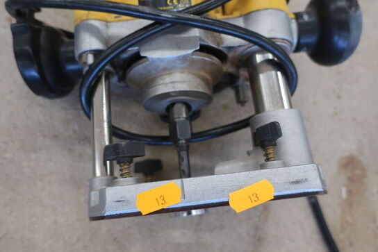 Overfræser DEWALT DW621