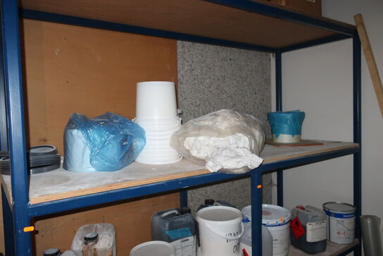 Lagerreoler samt div. Dunke med maling, kemikalier m.m. SHERWIN-WILLIAMS