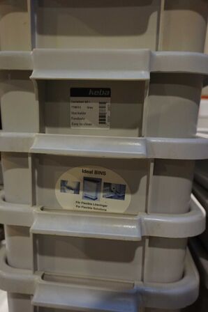 8 stk 60L Fødevarebeholdere med 5 trollyer (MOMSFRI) 