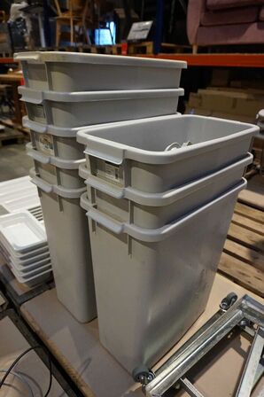 8 stk 60L Fødevarebeholdere med 5 trollyer (MOMSFRI) 