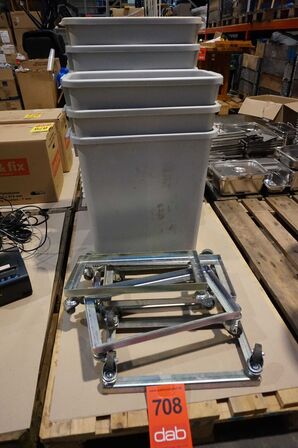 8 stk 60L Fødevarebeholdere med 5 trollyer (MOMSFRI) 
