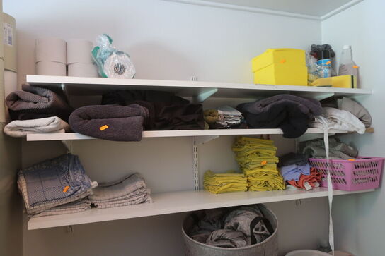 Gulvspande, svaber samt koste