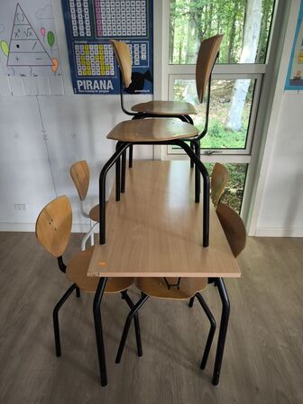 3 stk. borde samt 6 stk. stole