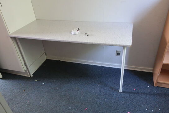 Alt indhold i rummet