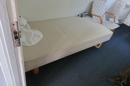 Alt indhold i rummet