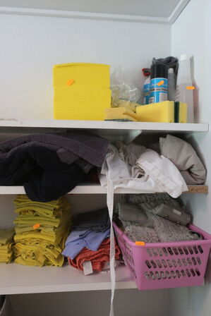 Gulvspande, svaber samt koste