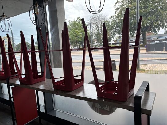 Barbord med 6 stk. barstole