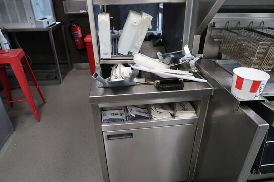 Serveringssstation uden indhold