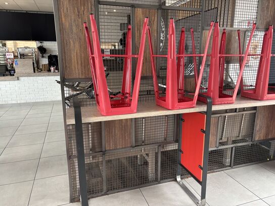 Barbord med 6 stk. barstole