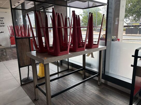 Barbord med 6 stk. barstole