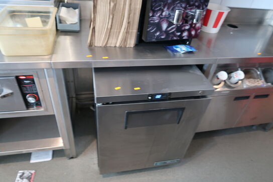 Rustfri stålbord uden indhold