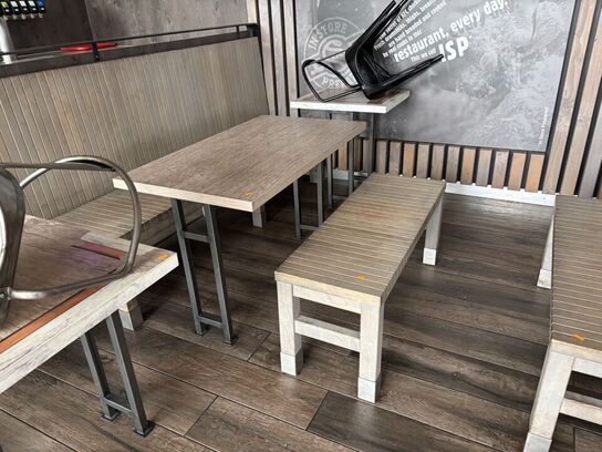 2 stk. bænke, 6 stk. borde samt 4 stk. stole