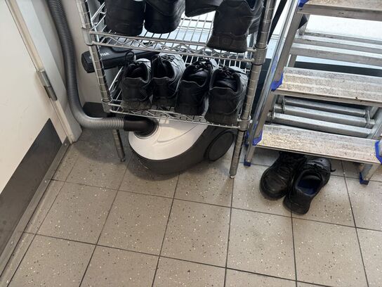 Reol, multistige, trappestige, støvsuger m.m.