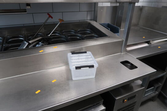 Rustfri stålbord med køleenhed samt indhold