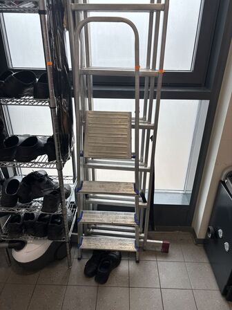 Reol, multistige, trappestige, støvsuger m.m.