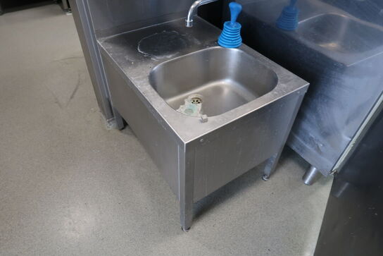 Vaskestation, papirdispenser, sæbedispenser m.m.