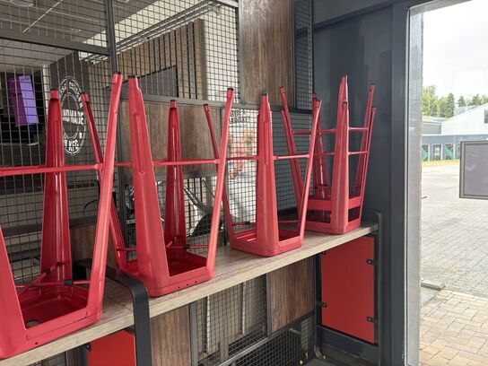 Barbord med 6 stk. barstole