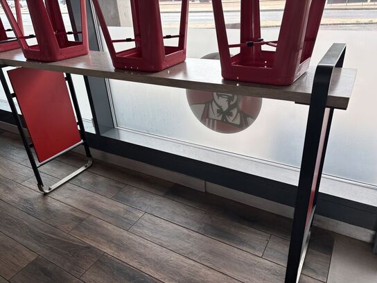 Barbord med 6 stk. barstole