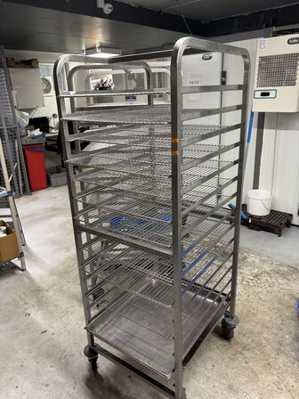 Stikvogn med indhold