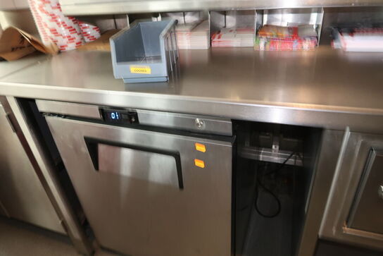 Rustfri stålbord med indhold og varmeskuffe HATCO Drawer Wamer