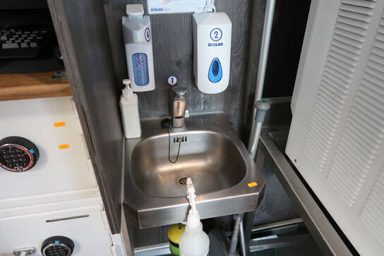 Vaskestation, papirdispenser, sæbedispenser m.m.