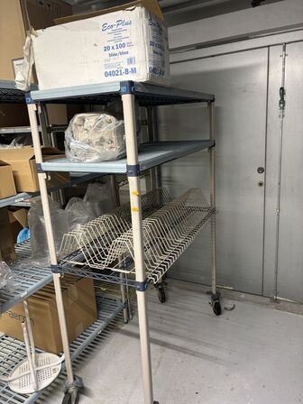 Fødevarereol METRO MAX med indhold