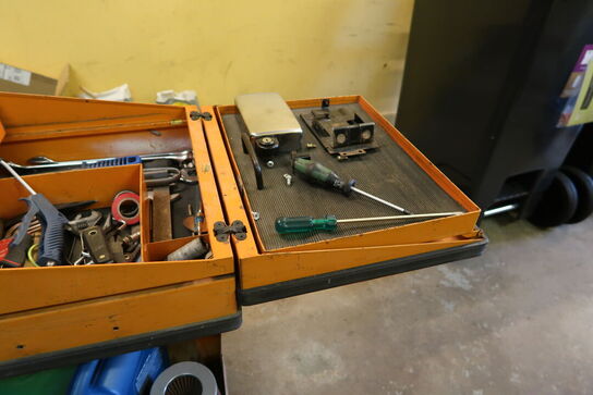 Værktøjsvogn med div. Værktøj m.m.