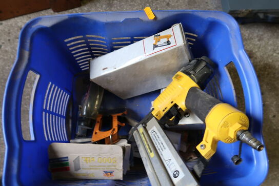 2 stk. dykkerpistoler HMV samt kasse med indhold