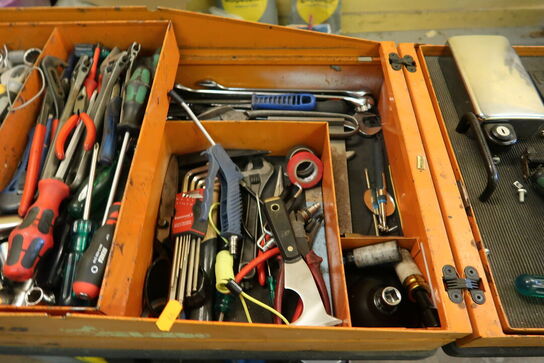 Værktøjsvogn med div. Værktøj m.m.