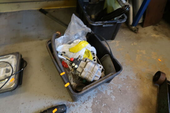 Kasse med div. Reservedele