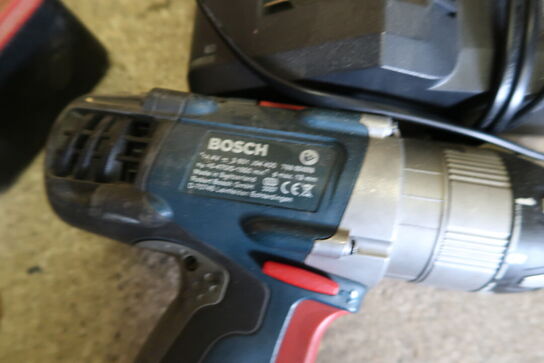 2 stk. akku bore/skruemaskiner BOSCH med div. Batterier og lader