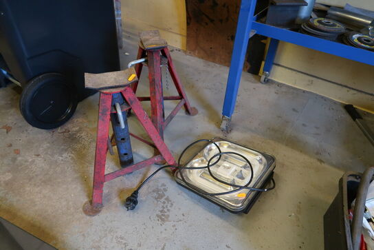 2 stk. bukke samt arbejdslampe