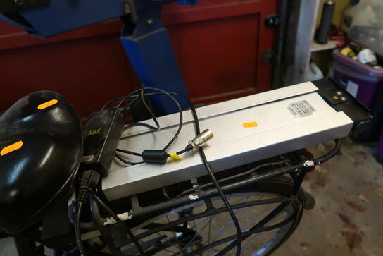 El-cykel PUCH med batteri og lader