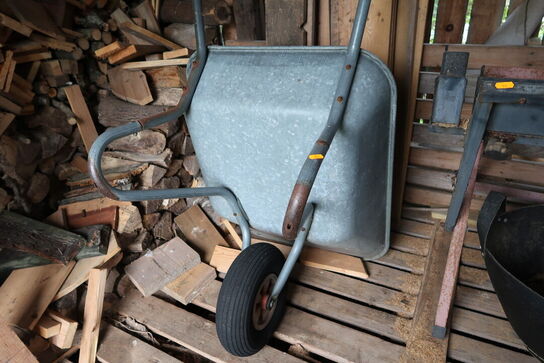 Trillebør, bordsav, trappestige, sækkevogn m.m.