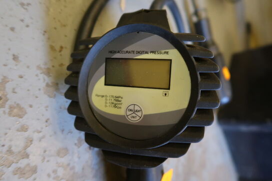 Trykluft værktøj samt trykluftpumpe 