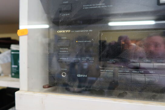 Div. Plejemidler, værktøj, forstærker ONKYO samt højtalere