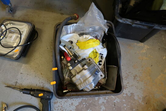 Kasse med div. Reservedele