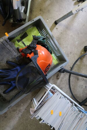 Sikkerhedshjelm samt høreværn HUSQVARNA