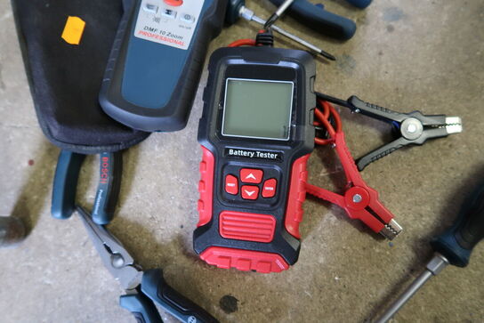 Multidetektor BOSCH DMF 10 Zoom samt batteritester og værktøj