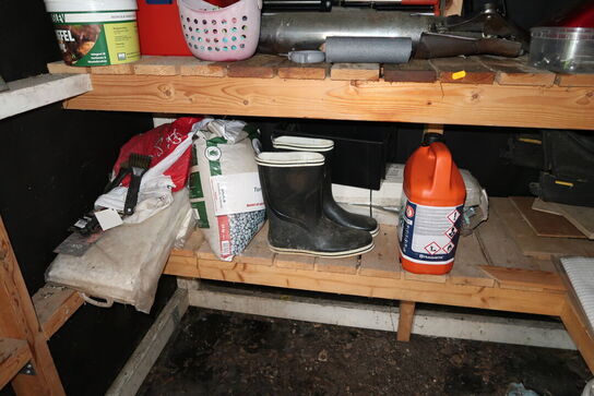 Div. Værktøj, 2-taktsbenzin, plejemidler m.m.