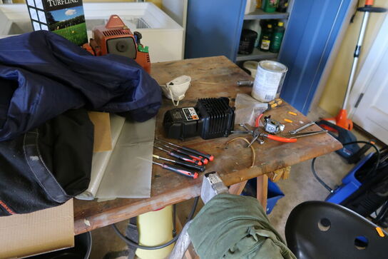 Bordplade med 2 stk. bukke uden indhold