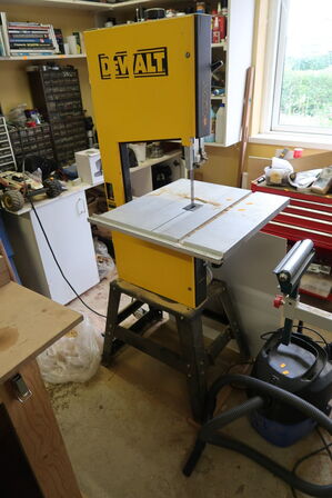 Båndsav DEWALT DW876