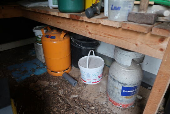 Div. Værktøj, 2-taktsbenzin, plejemidler m.m.