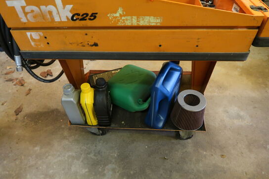 Værktøjsvogn med div. Værktøj m.m.