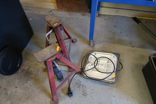 2 stk. bukke samt arbejdslampe