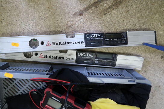 Lader INFERNO LCD360 samt 2 stk. digitale vaterpas HULTAFORS DM 60