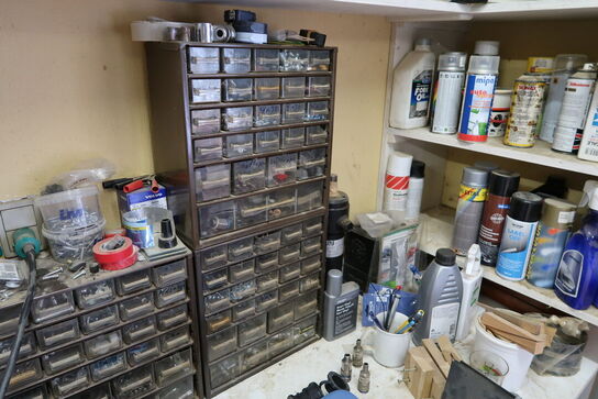 Div. Plejemidler, skruer, møtrikker, racerbiler m.m.