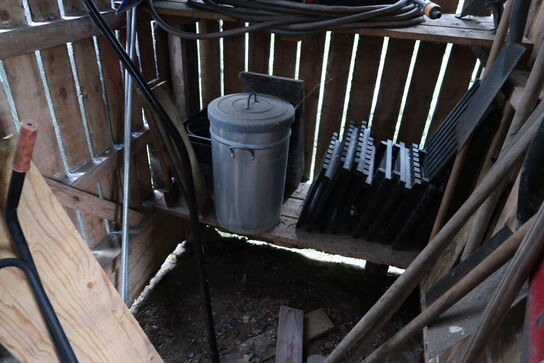 Trillebør, bordsav, trappestige, sækkevogn m.m.