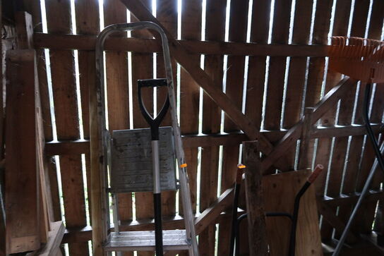 Trillebør, bordsav, trappestige, sækkevogn m.m.