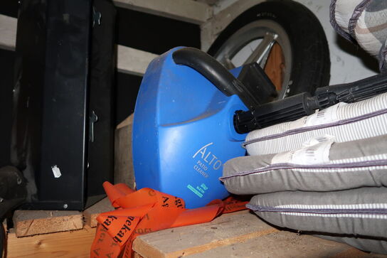 Div. Værktøj, 2-taktsbenzin, plejemidler m.m.